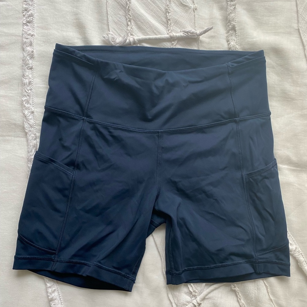 Lululemon Align High Rise Short 6” with Pockets